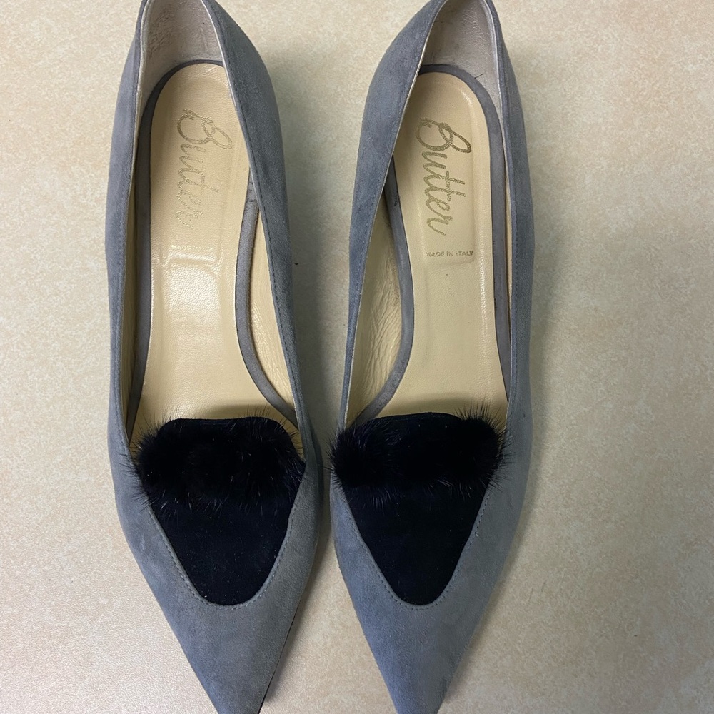 Butter Gray and Black Heels with Pointed Toe and Textured Detail